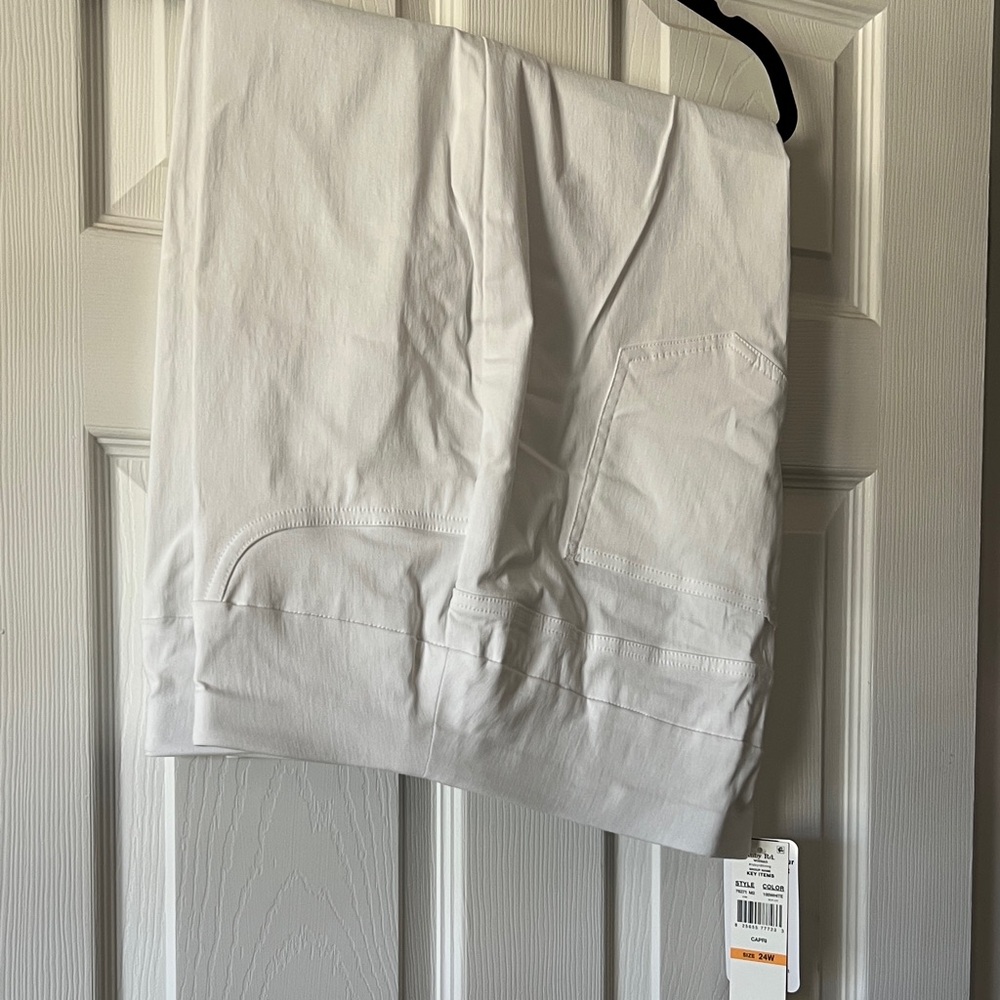 Ruby Rd Slimming Contour Waistband Capri Pants 24W White NWT